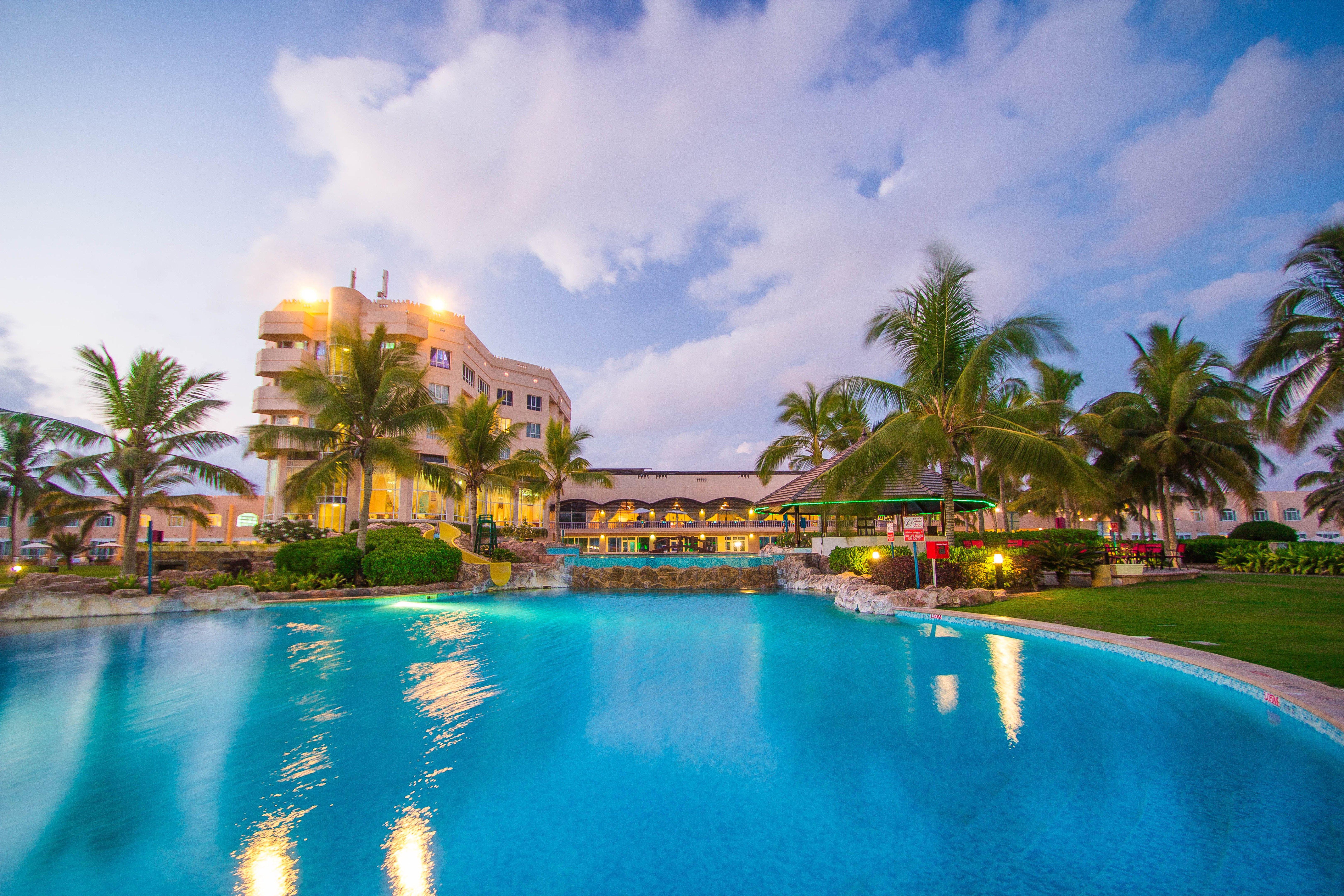 Crowne Plaza Resort Salalah By Ihg Exterior photo The Palm Beach Hotel